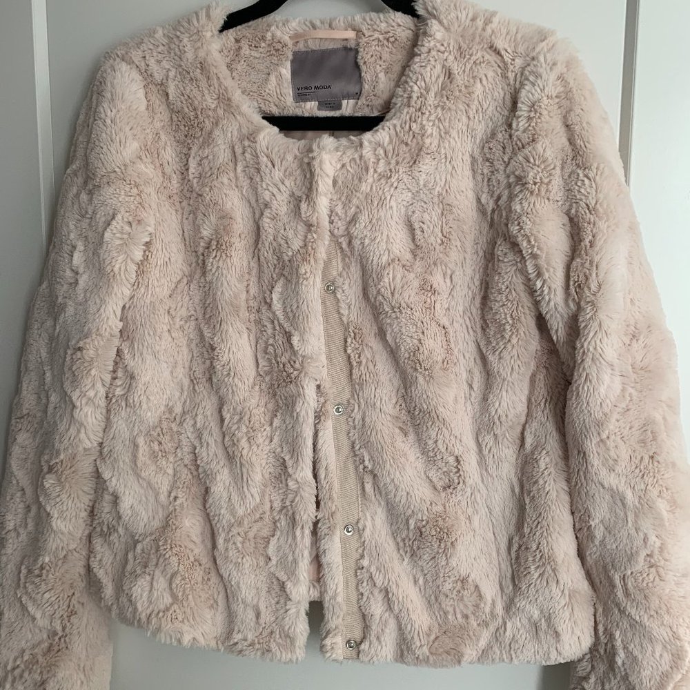 Vera Moda Cropped Faux Fur Jacket